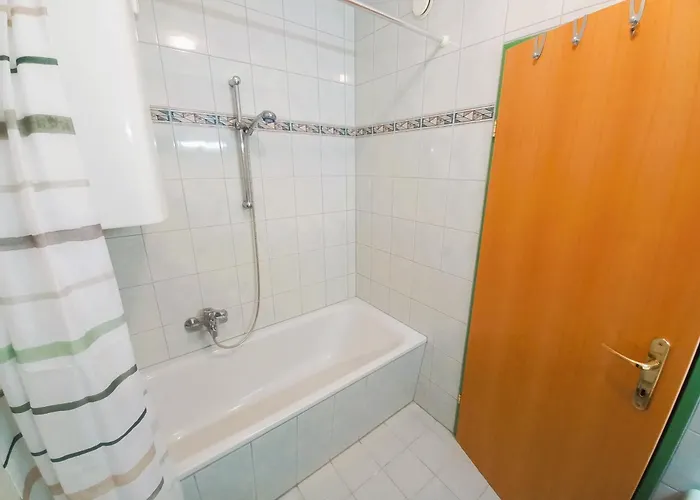 Lb5 Seeappartement Haus Landskron Mit Direktem Seezugang Am Ossiachersee דירה אננהיים